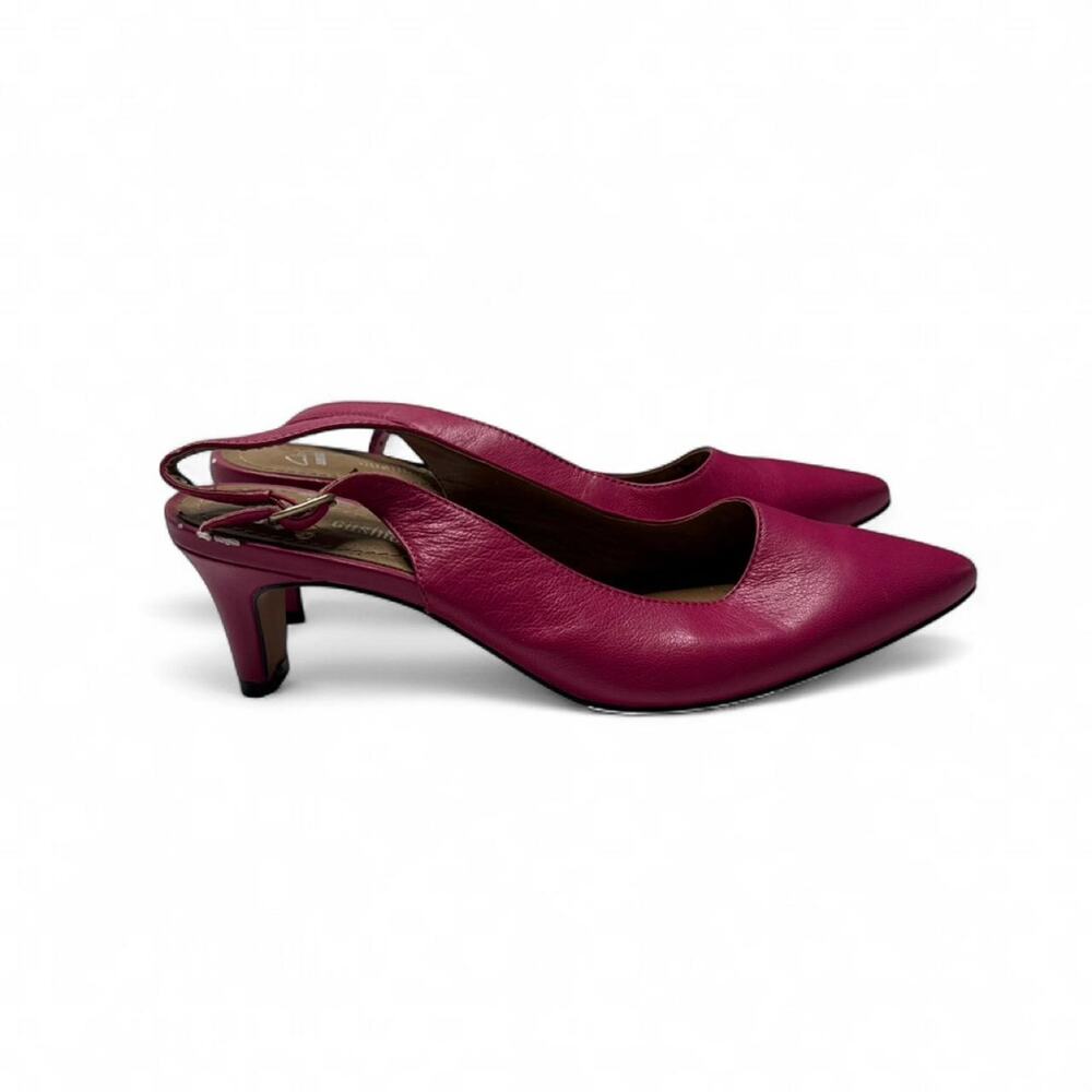 Clark’s Artisan Pink Leather Closed Toe KittenHeels Sling Back 2” heel size 6.5
